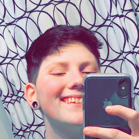 Meet your Posher, Gabrielle - Picture 1 of 1